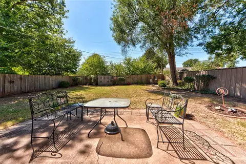 Exterior - 202 E Cherry Ave, Yukon, OK 73099 photo 4 of 9