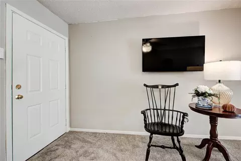 Entry Way - 202 E Cherry Ave, Yukon, OK 73099 photo 2 of 4