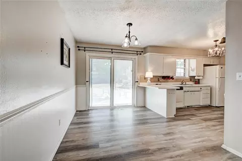 Dining - 202 E Cherry Ave, Yukon, OK 73099 photo 1 of 2