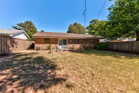 Exterior - 202 E Cherry Ave, Yukon, OK 73099 photo 8 of 9