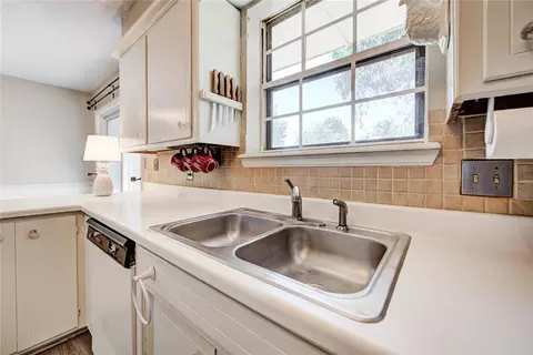 Kitchen - 202 E Cherry Ave, Yukon, OK 73099 photo 8 of 9