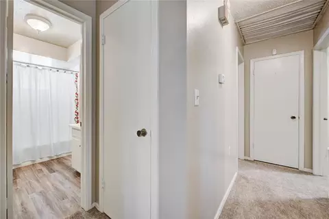 Entry Way - 202 E Cherry Ave, Yukon, OK 73099 photo 4 of 4