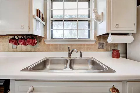 Kitchen - 202 E Cherry Ave, Yukon, OK 73099 photo 7 of 9