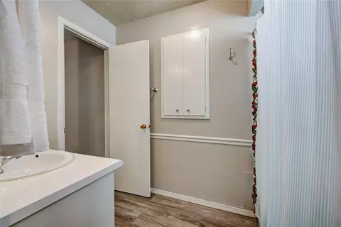 Bath - 202 E Cherry Ave, Yukon, OK 73099 photo 1 of 3