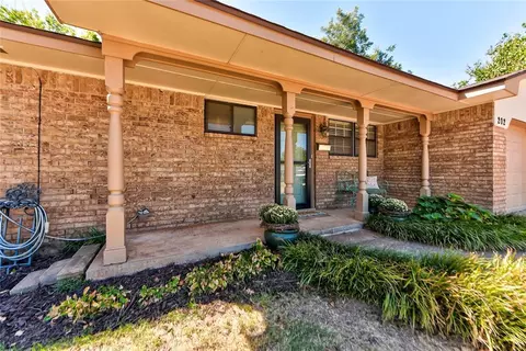 Exterior - 202 E Cherry Ave, Yukon, OK 73099 photo 2 of 9