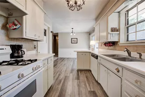 Kitchen - 202 E Cherry Ave, Yukon, OK 73099 photo 9 of 9