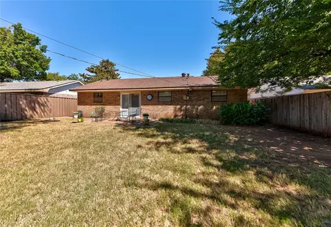 Exterior - 202 E Cherry Ave, Yukon, OK 73099 photo 9 of 9