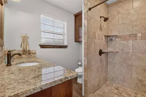 Bath - 138 NW Tanyas Trl, Cache, OK 73527 photo 2 of 3