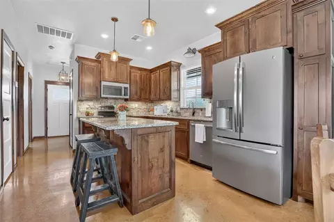 Kitchen - 138 NW Tanyas Trl, Cache, OK 73527 photo 2 of 2