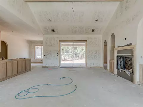Living - 8020 Longbow, Arcadia, OK 73007 photo 1 of 2