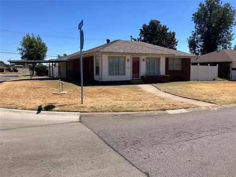 2116 Maple Dr, Midwest City, OK 73110