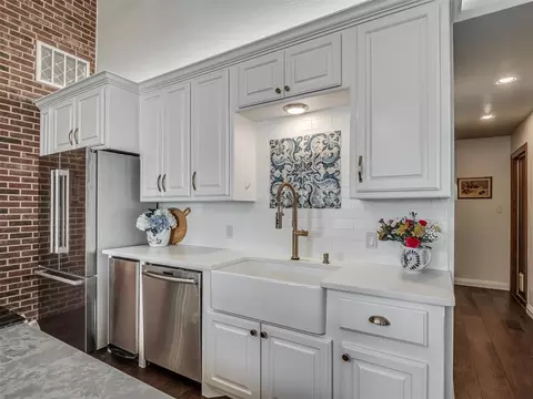 Kitchen - 16881 E Imhoff Rd, Norman, OK 73026 photo 2 of 5