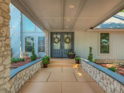 Exterior - 16881 E Imhoff Rd, Norman, OK 73026 photo 1 of 9