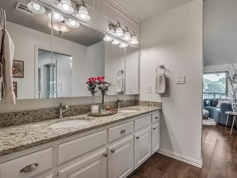 Bath - 16881 E Imhoff Rd, Norman, OK 73026 photo 2 of 7