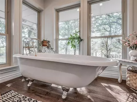 Bath - 16881 E Imhoff Rd, Norman, OK 73026 photo 1 of 7