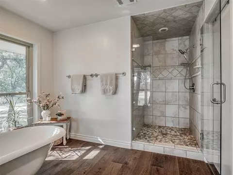 Bath - 16881 E Imhoff Rd, Norman, OK 73026 photo 5 of 7