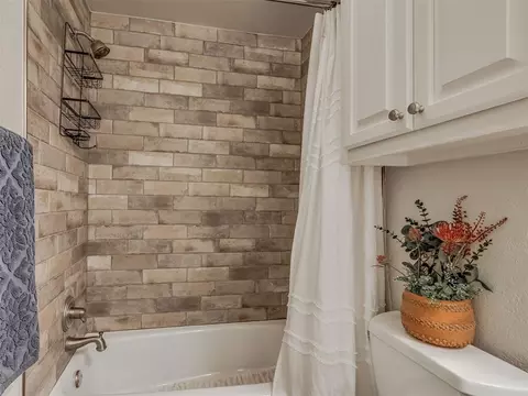Bath - 16881 E Imhoff Rd, Norman, OK 73026 photo 7 of 7