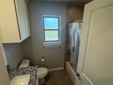 Bath - 3500 Grady Ln, Moore, OK 73160 photo 5 of 5