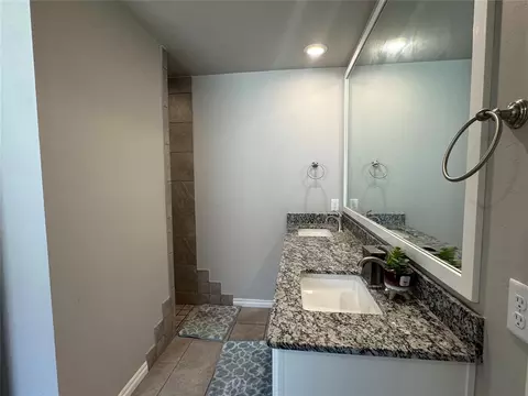 Bath - 3500 Grady Ln, Moore, OK 73160 photo 2 of 5