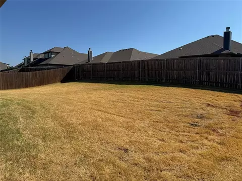 Exterior - 3500 Grady Ln, Moore, OK 73160 photo 3 of 5
