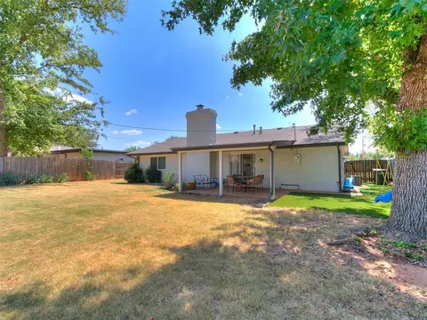 Exterior - 603 E 27th St, Edmond, OK 73013 photo 6 of 7