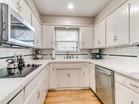 Kitchen - 603 E 27th St, Edmond, OK 73013 photo 4 of 4