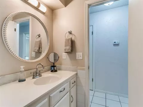 Bath - 603 E 27th St, Edmond, OK 73013 photo 5 of 5