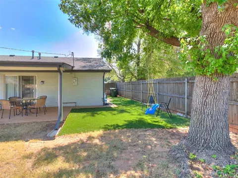 Exterior - 603 E 27th St, Edmond, OK 73013 photo 7 of 7