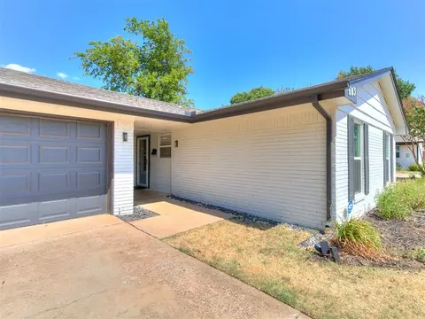 Exterior - 603 E 27th St, Edmond, OK 73013 photo 3 of 7