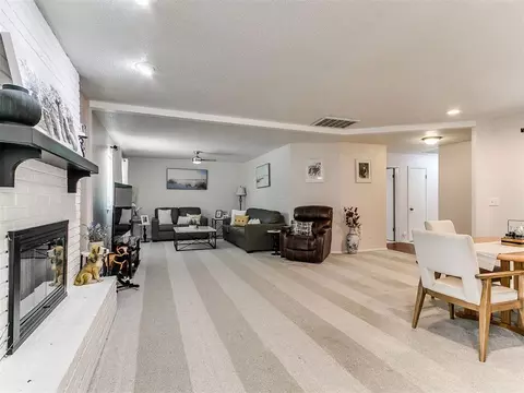 Living - 603 E 27th St, Edmond, OK 73013 photo 1 of 4