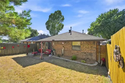 Exterior - 1710 Lionsgate Cir, Bethany, OK 73008 photo 5 of 5