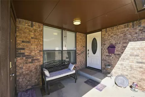 Exterior - 1710 Lionsgate Cir, Bethany, OK 73008 photo 3 of 5