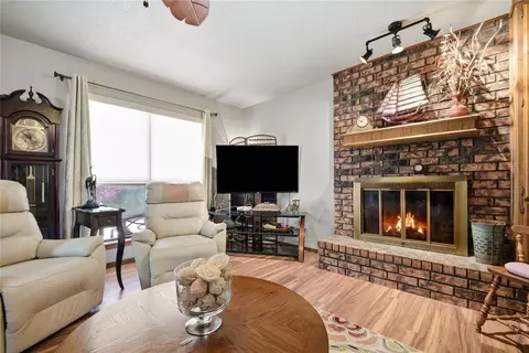 Living - 1710 Lionsgate Cir, Bethany, OK 73008 photo 2 of 2