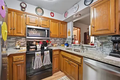 Kitchen - 1710 Lionsgate Cir, Bethany, OK 73008 photo 2 of 3
