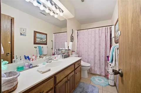 Bath - 1710 Lionsgate Cir, Bethany, OK 73008 photo 1 of 2