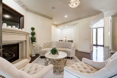 Living - 3023 E 44th St, Edmond, OK 73013 photo 3 of 5