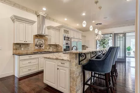 Kitchen - 3023 E 44th St, Edmond, OK 73013 photo 2 of 7