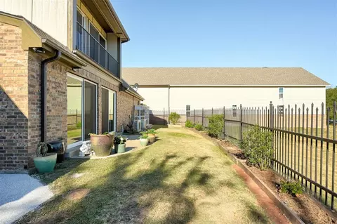 Exterior - 3023 E 44th St, Edmond, OK 73013 photo 4 of 6