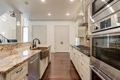 Kitchen - 3023 E 44th St, Edmond, OK 73013 photo 4 of 7