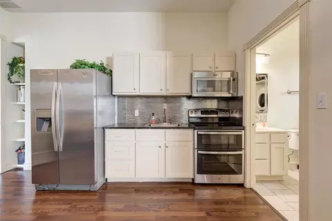 Kitchen - 3023 E 44th St, Edmond, OK 73013 photo 7 of 7