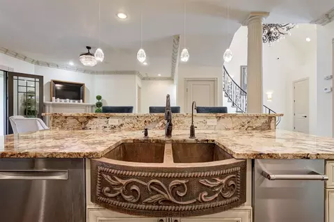 Kitchen - 3023 E 44th St, Edmond, OK 73013 photo 6 of 7