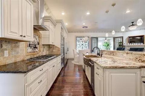 Kitchen - 3023 E 44th St, Edmond, OK 73013 photo 3 of 7
