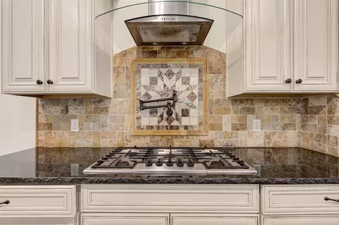 Kitchen - 3023 E 44th St, Edmond, OK 73013 photo 5 of 7