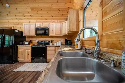 Kitchen - 204 Eagle Mountain Trl, Broken Bow, OK 74728 photo 1 of 2