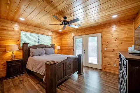 Bedroom - 204 Eagle Mountain Trl, Broken Bow, OK 74728 photo 4 of 7