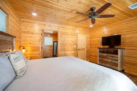 Bedroom - 204 Eagle Mountain Trl, Broken Bow, OK 74728 photo 1 of 7