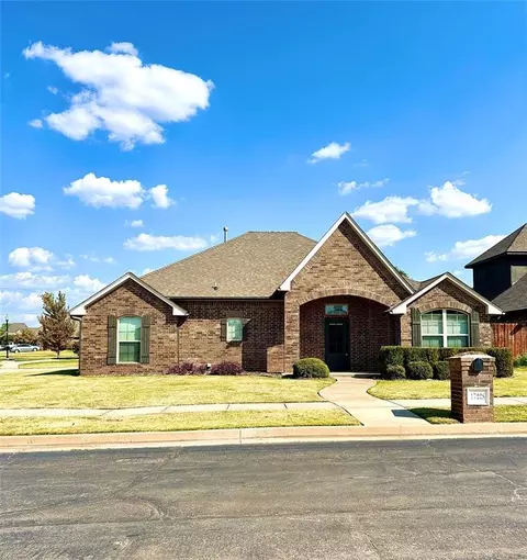 17228 Ridgewood Dr, Edmond, OK 73012
