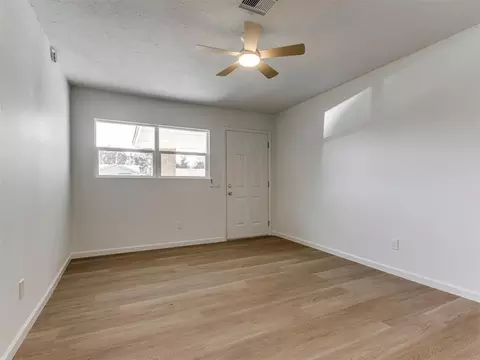 Living - 1007 NW 20th St, Moore, OK 73160 photo 2 of 5