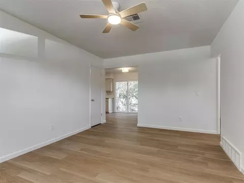 Living - 1007 NW 20th St, Moore, OK 73160 photo 4 of 5