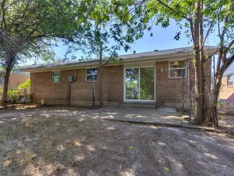 Exterior - 1007 NW 20th St, Moore, OK 73160 photo 4 of 5